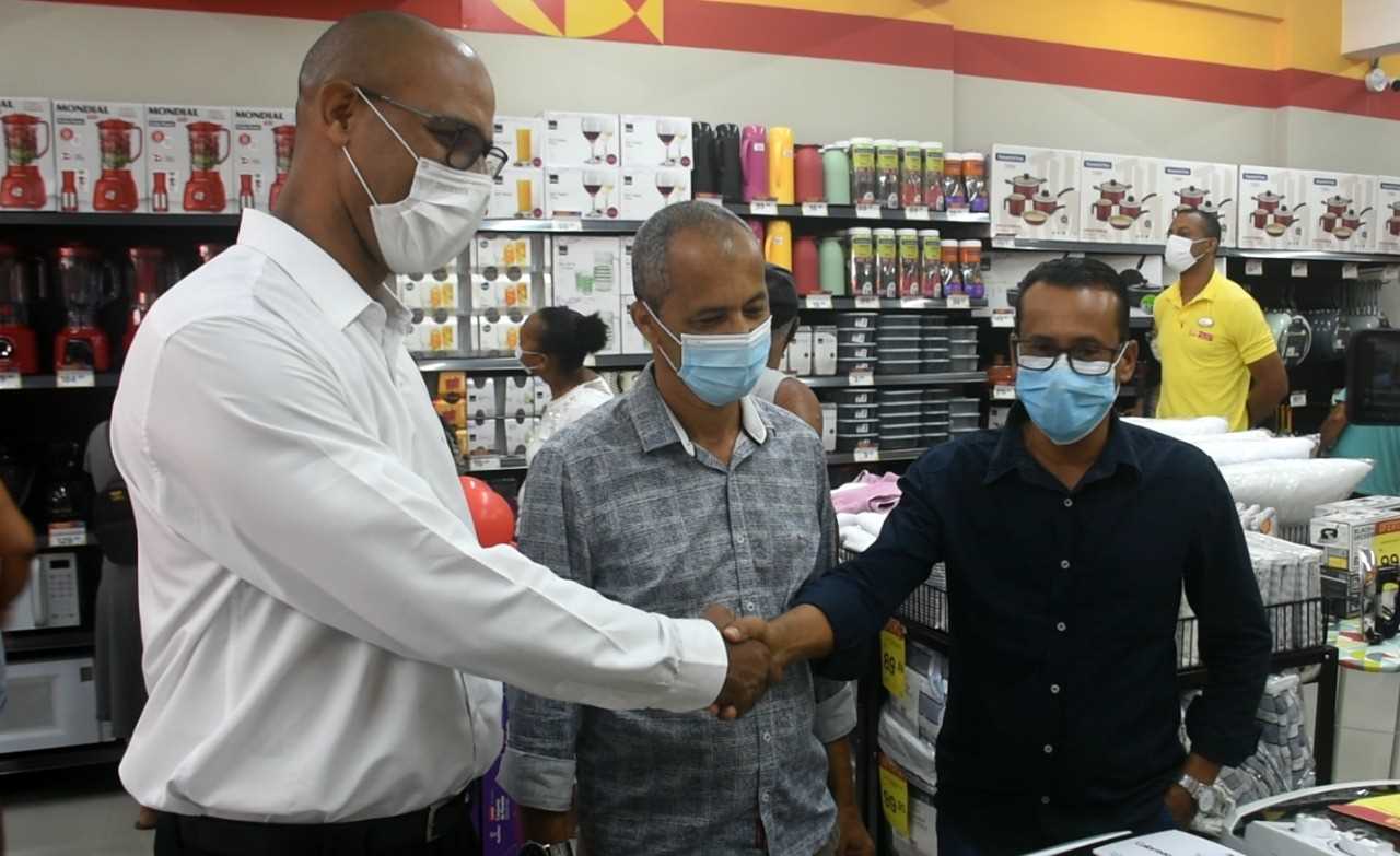 Camacã: Prefeito Paulo do Gás e o vice- Rai de Panelinha participam da inauguração da Loja gbarbosa em Camacã
